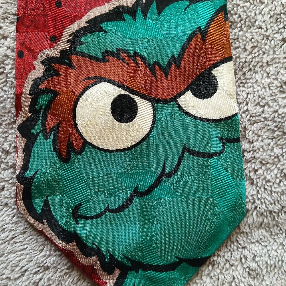 Sesame Street Oscar The Grouch Red Tie With Blacl Dots And Emblem